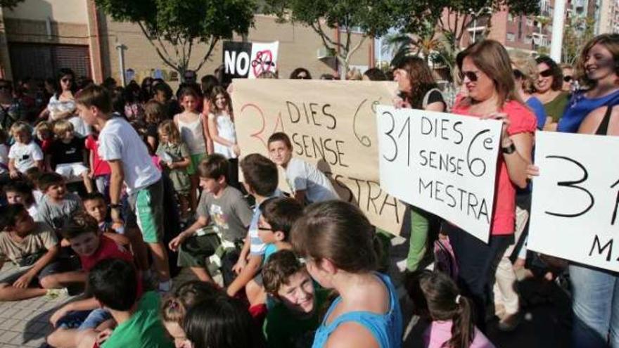 Protesta en el colegio ilicitano Miguel de Cervantes la semana pasada.