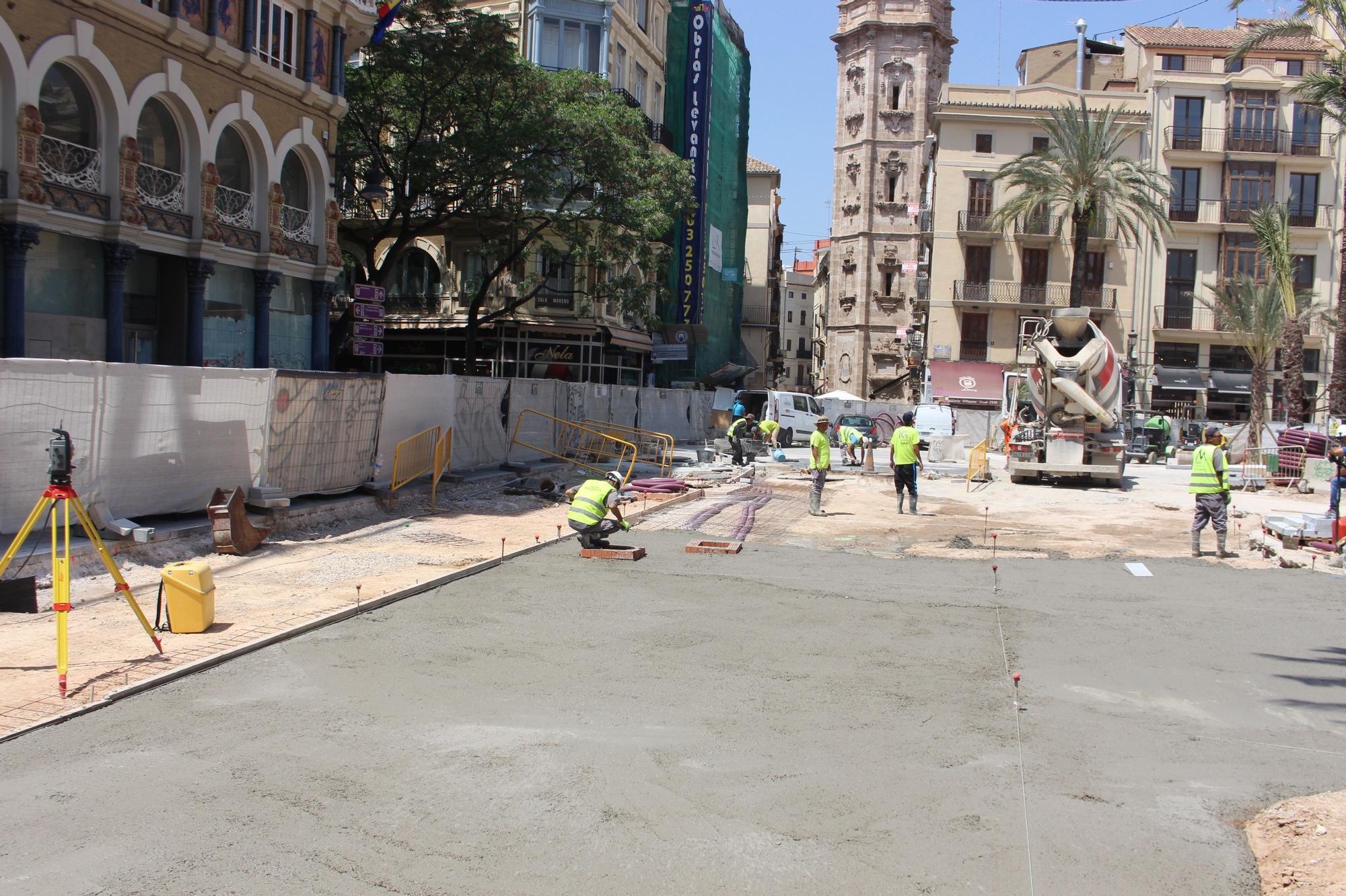 La calle de la Paz levanta el asfalto para su remodelación final