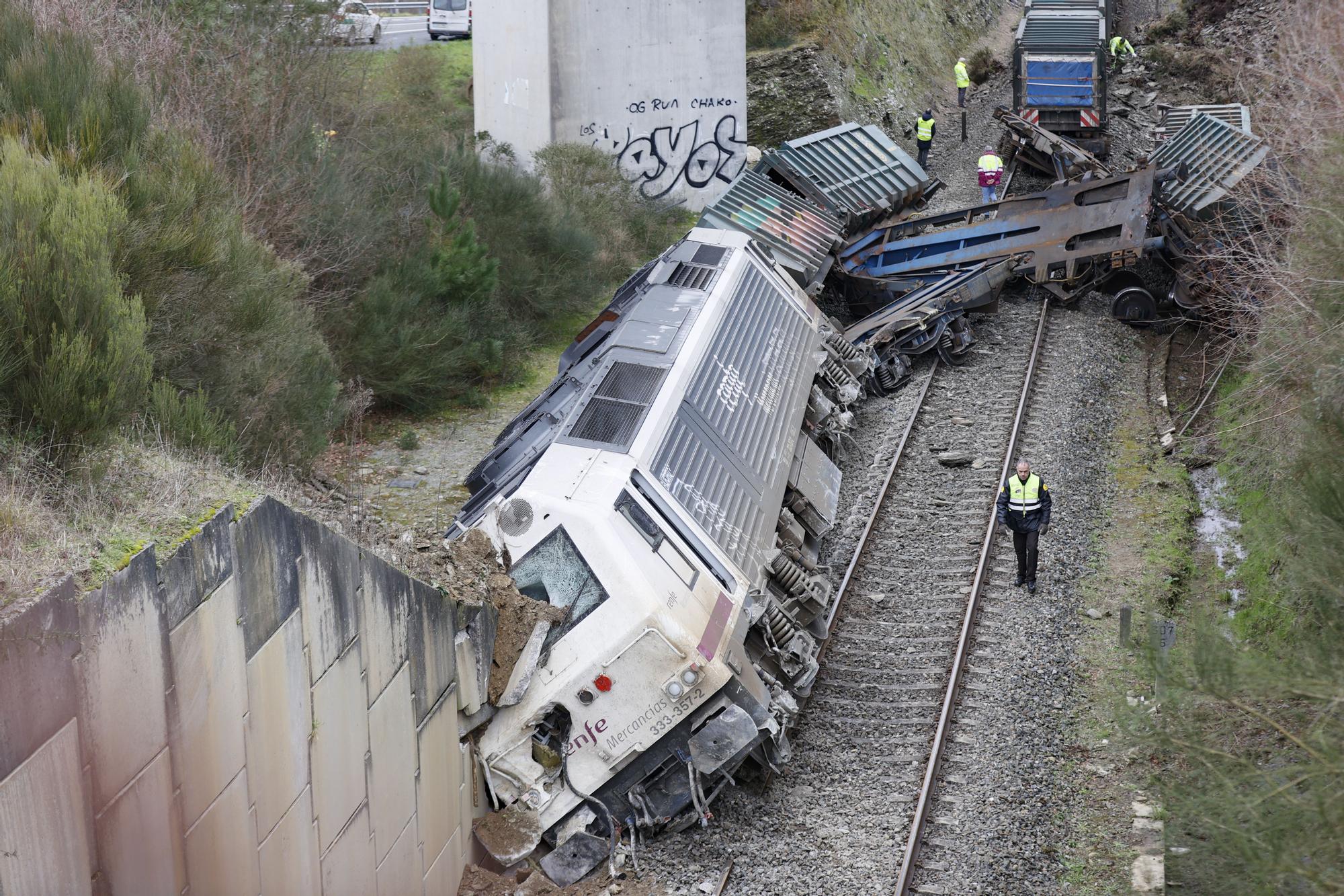 Descarrila un tren de mercancías en Lalín