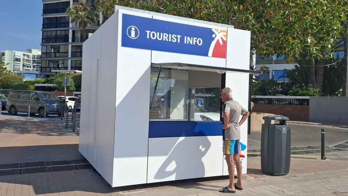 Los puntos de información turística de las playas permanecerán abiertos de lunes a sábado.