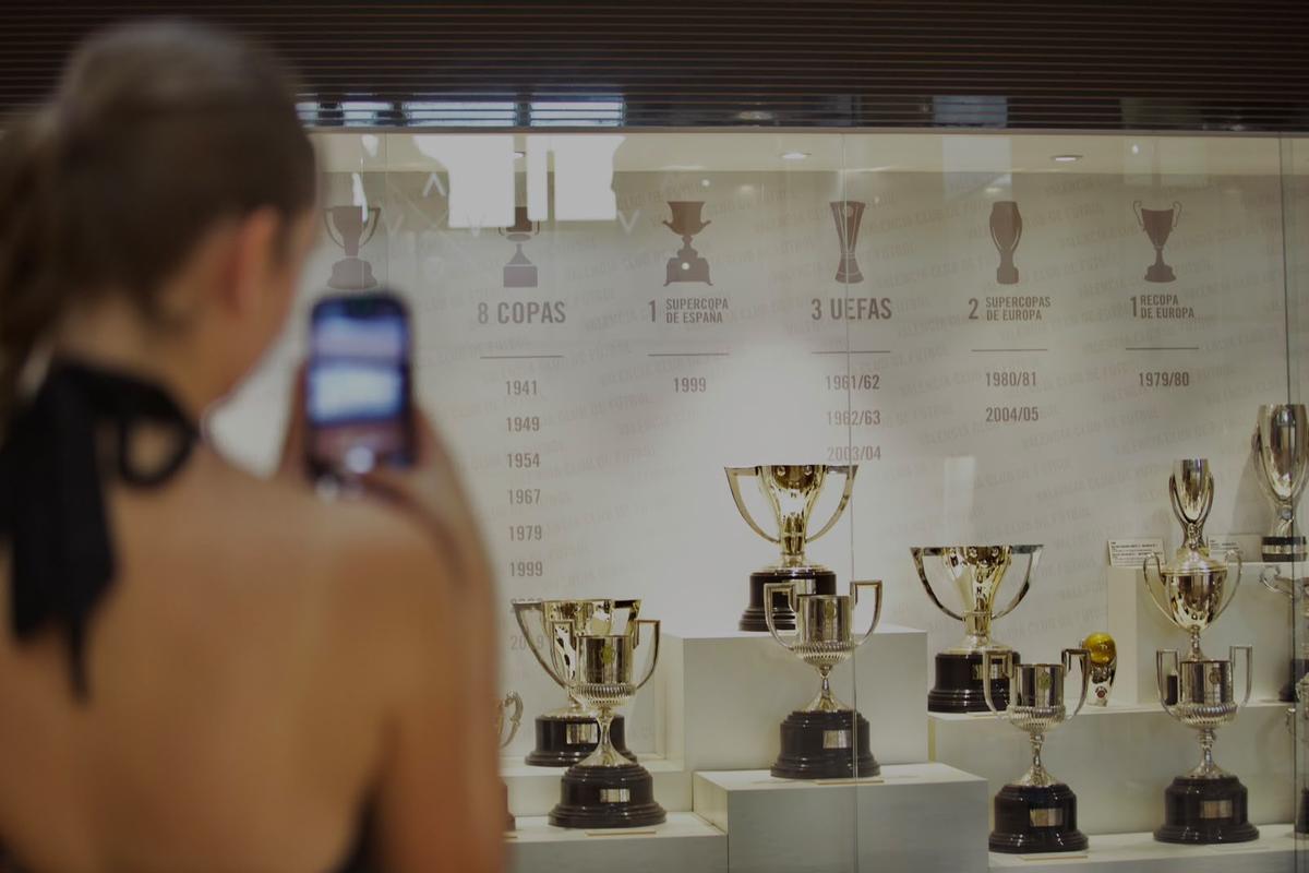 A lo largo de la visita puedes ver la sala de trofeos