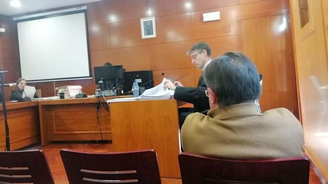 Uno de los imputados durante el juicio celebrado ayer en el Juzgado de lo Penal.
