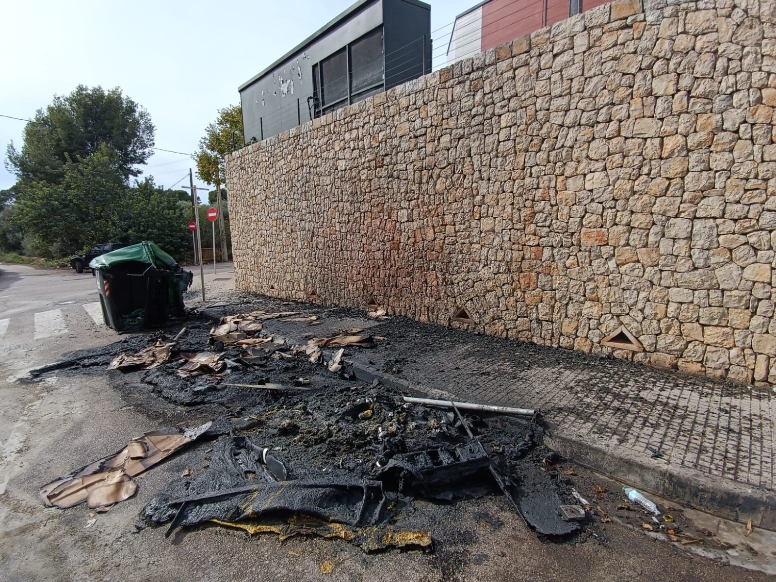 La Policía arresta a un menor por pegar fuego a los contenedores de Son Rapinya, en Palma