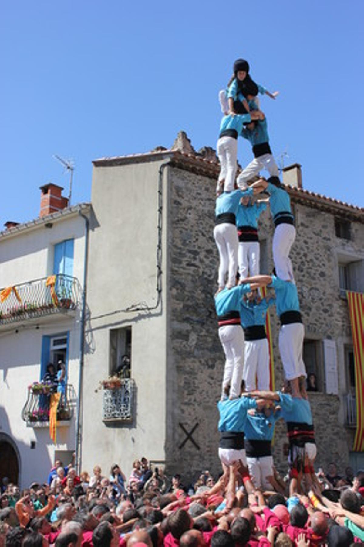 El 3 de 7 dels Castellers de Terrassa al Catllà, a la Catalunya Nord.