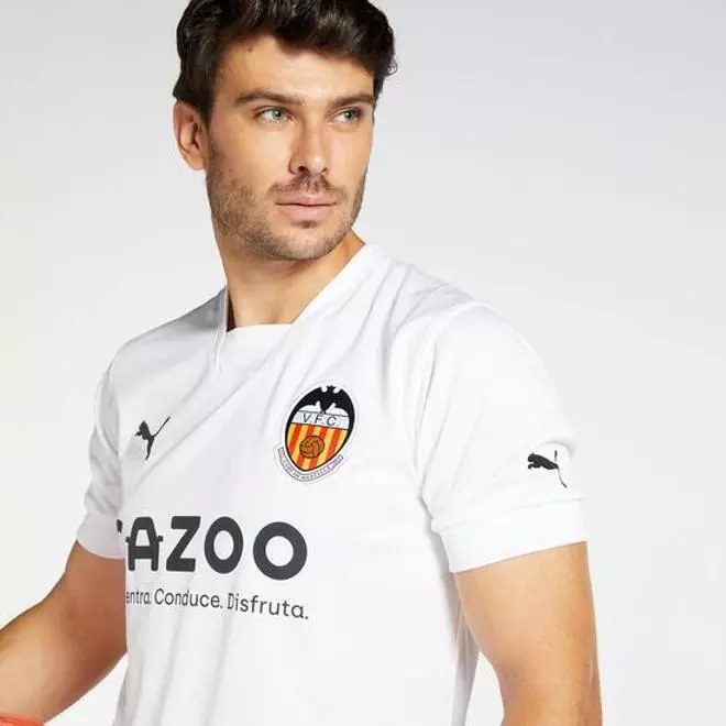 Sale a la luz por error la probable nueva camiseta del Valencia