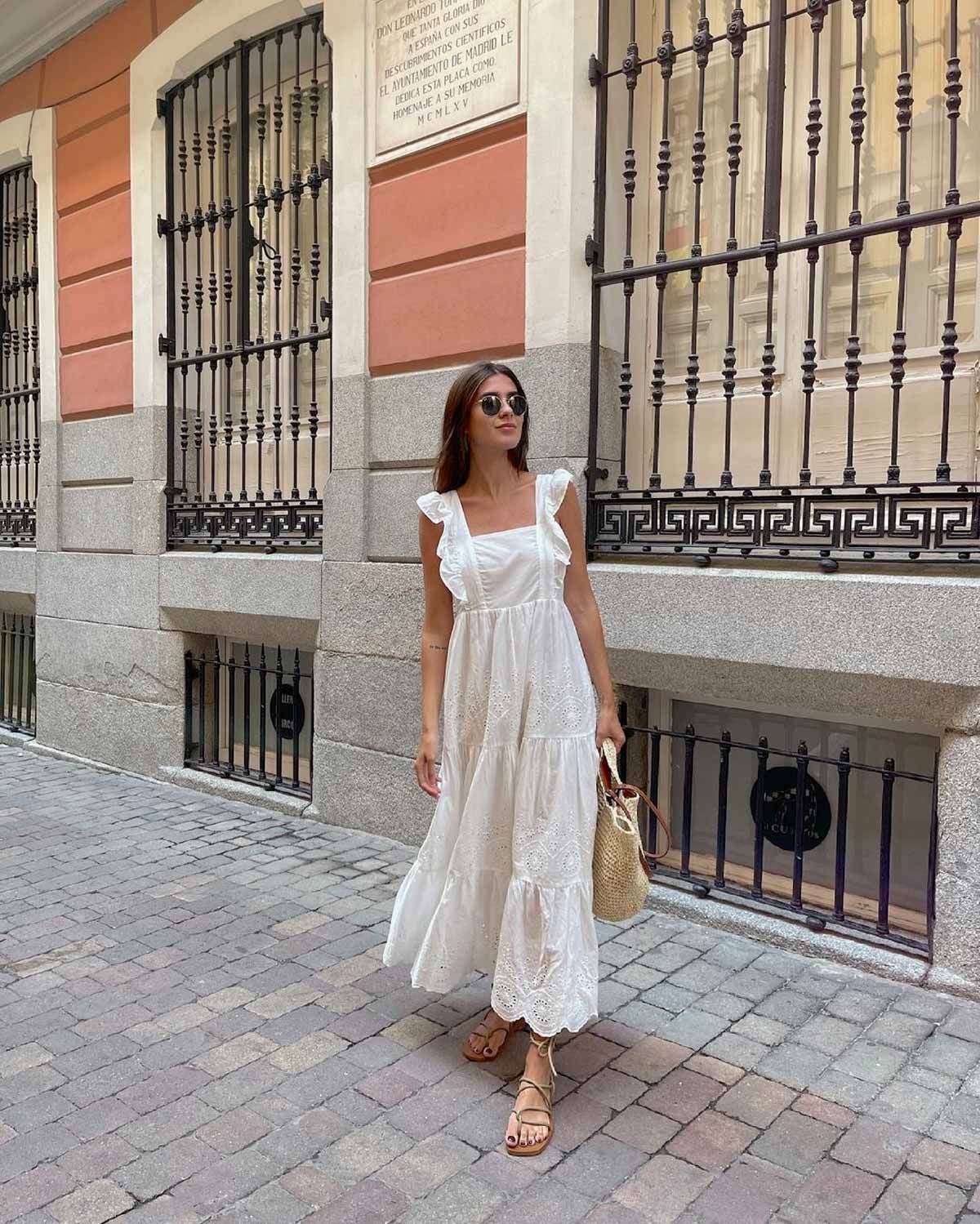 Todos los vestidos de verano que desearás llevar en tu maleta tienen este  detalle en común que ya triunfa en Instagram - Woman