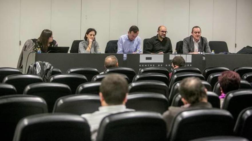 Casi en familia en la presentación de las cuentas municipales a colectivos