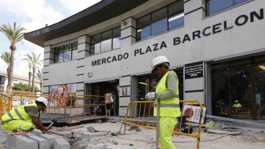 Elche congelará el IBI y hará descuentos en la tasa de basura al comercio y la hostelería