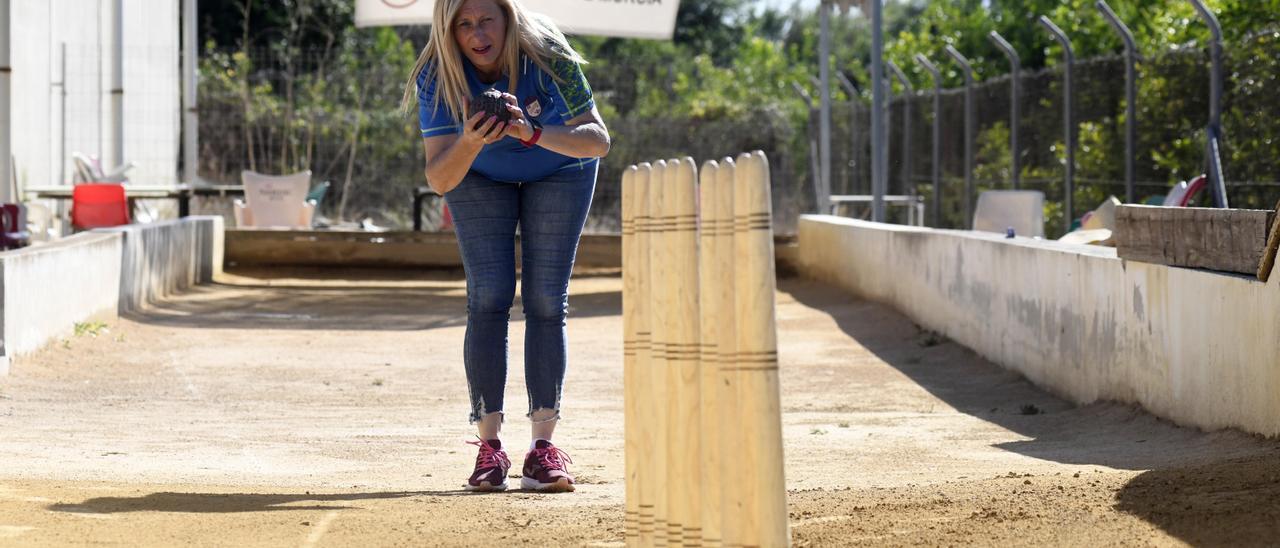 María Elena Marco Cuesta, en el juego de bolos de La Chamba.