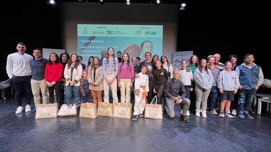 Ibiza debate 	cómo las niñas pueden romper el techo de cristal en el deporte base