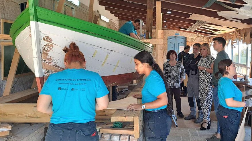 Los alumnos-trabajadores del taller de empleo de Redondela restauran el «Manuel».