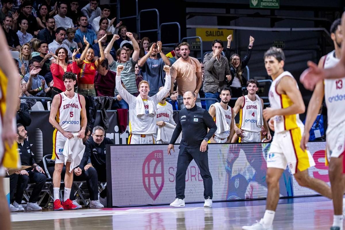 Chus Mateo celebra una acción de su equipo en el duelo ante Georgia