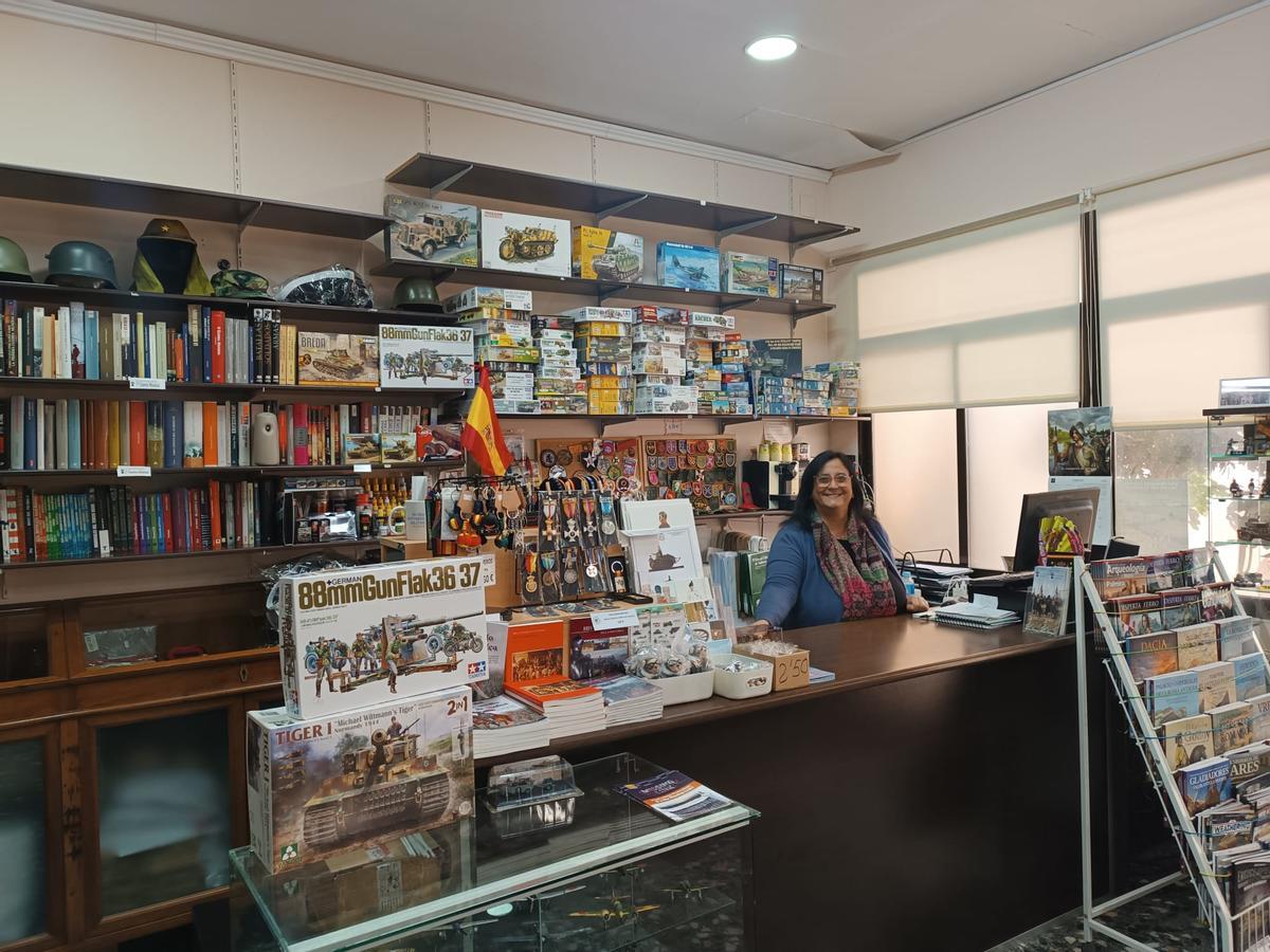 Beni Ribera, en la Pica en Flandes, la tienda del Museo Militar.