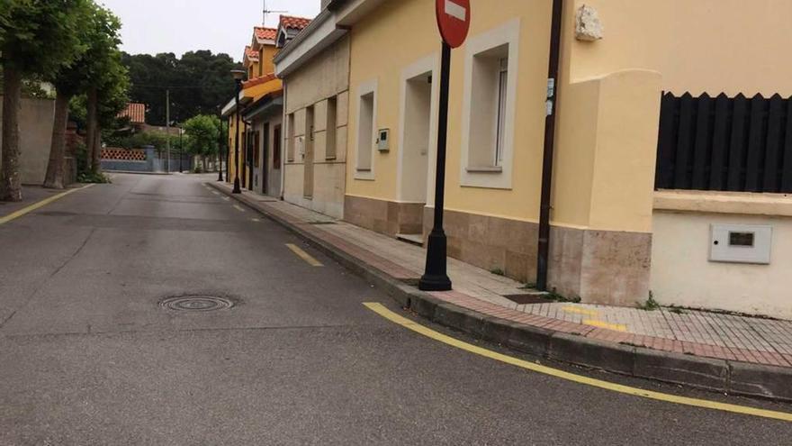 Tramo de la calle Bernardo Álvarez Galán donde una mujer fue herida por un desconocido que le arrancó el bolso de un tirón.