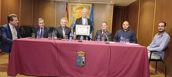Los centros asturianos de Madrid faen a Kike Figaredo "Asturianu universal"