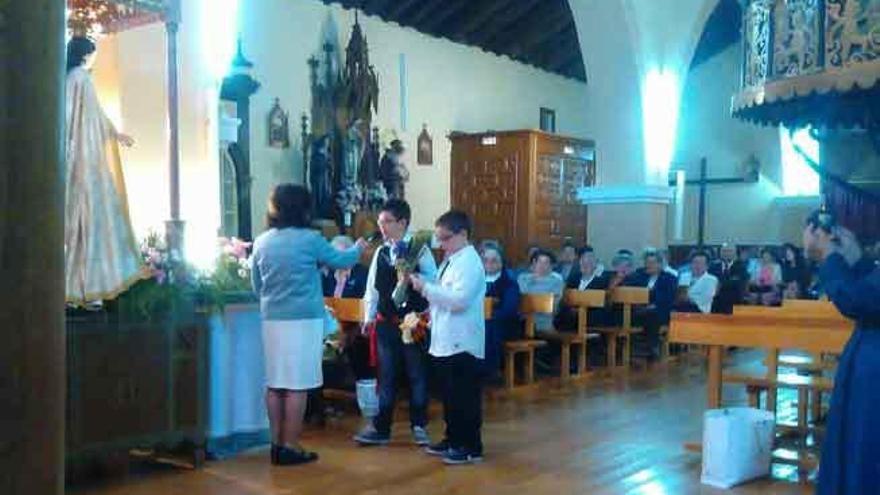 Flores para María en Manganeses de la Lampreana