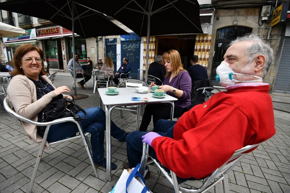 Terrazas, compras, gestiones, paseos... así vive Pontevedra la Fase 1 de la desescalada