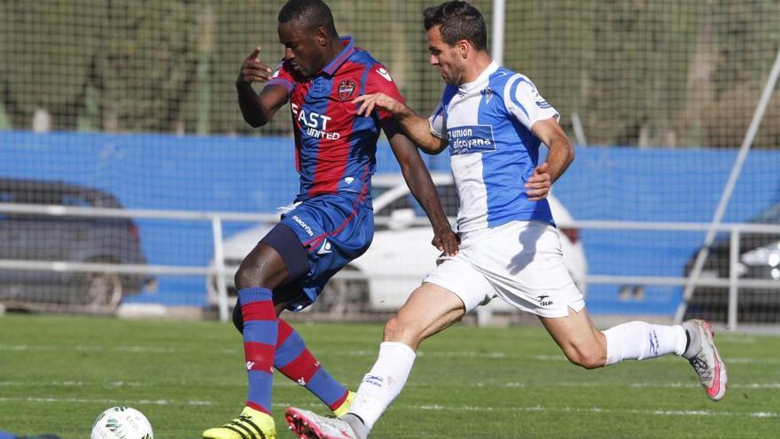 El Alcoyano araña un punto contra el Atlético Levante y sigue colíder