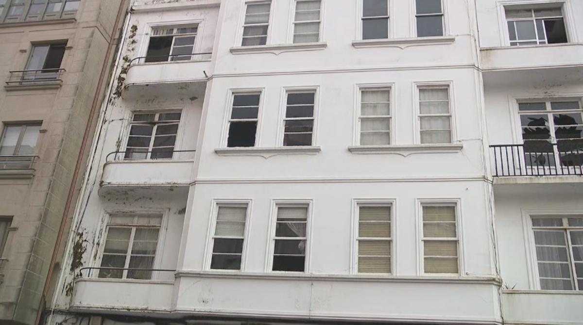 El incendio se registró en la segunda planta del edificio número 30 de la calle Cuntis de Ferrol.