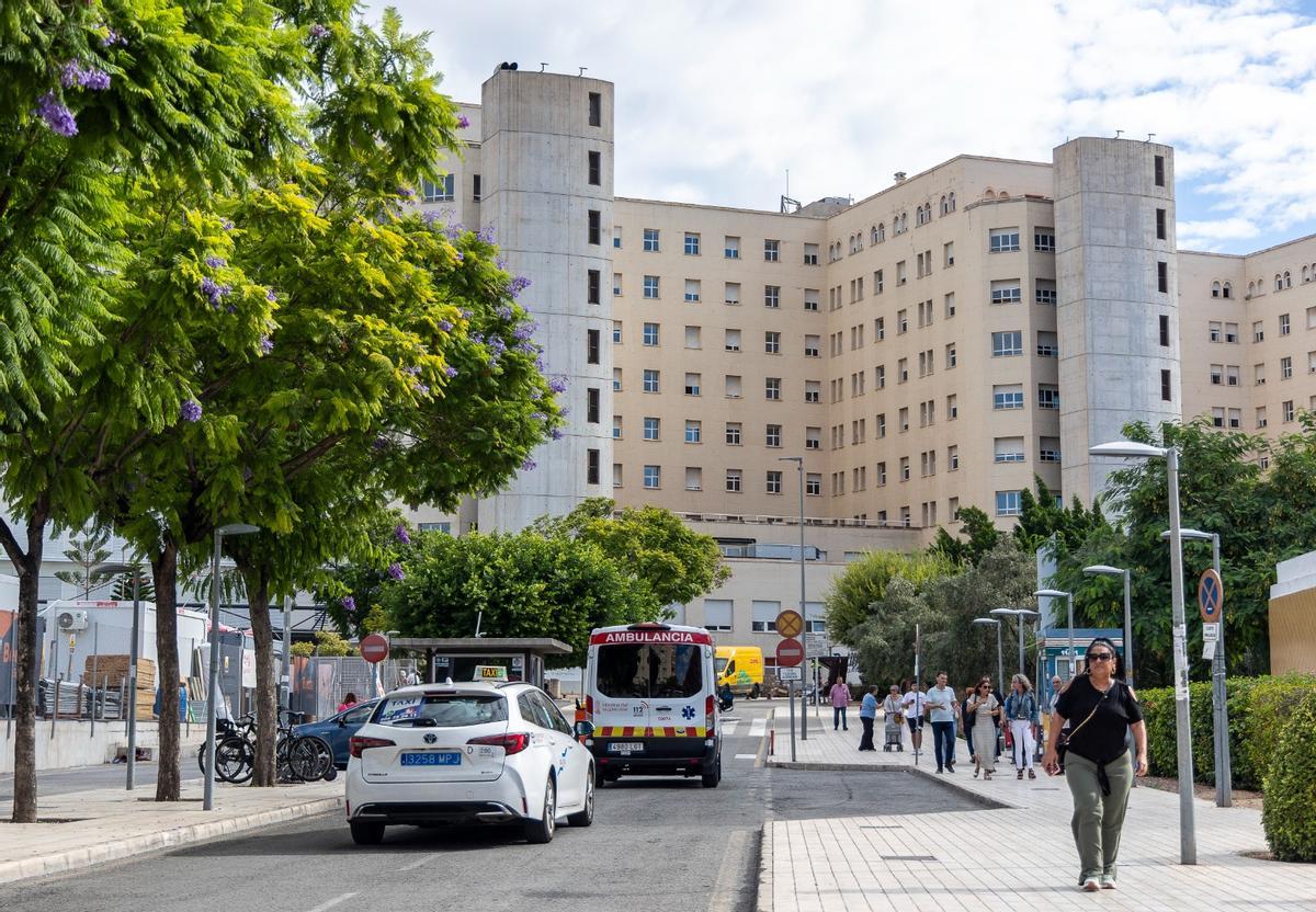 Entrada al Hospital de Alicante, que recluta pacientes para el estudio.