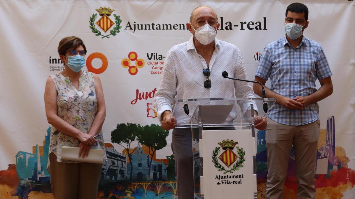 Castelló, Reverter y Escorihuela durante la presentación del balance del 2020