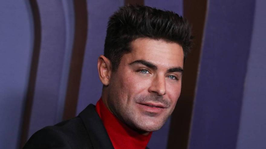 Zac Efron recupera su look de 'High School Musical' para su nueva película