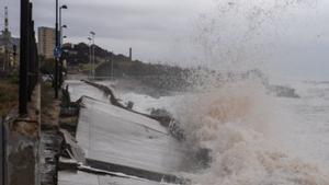 Badalona perd part del passeig marítim i de la zona de les vies