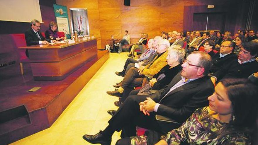 Asistentes a la entrega del premio a la mejor trayectoria empresarial de La Curtidora, ayer, en el palacio de Ferrera.