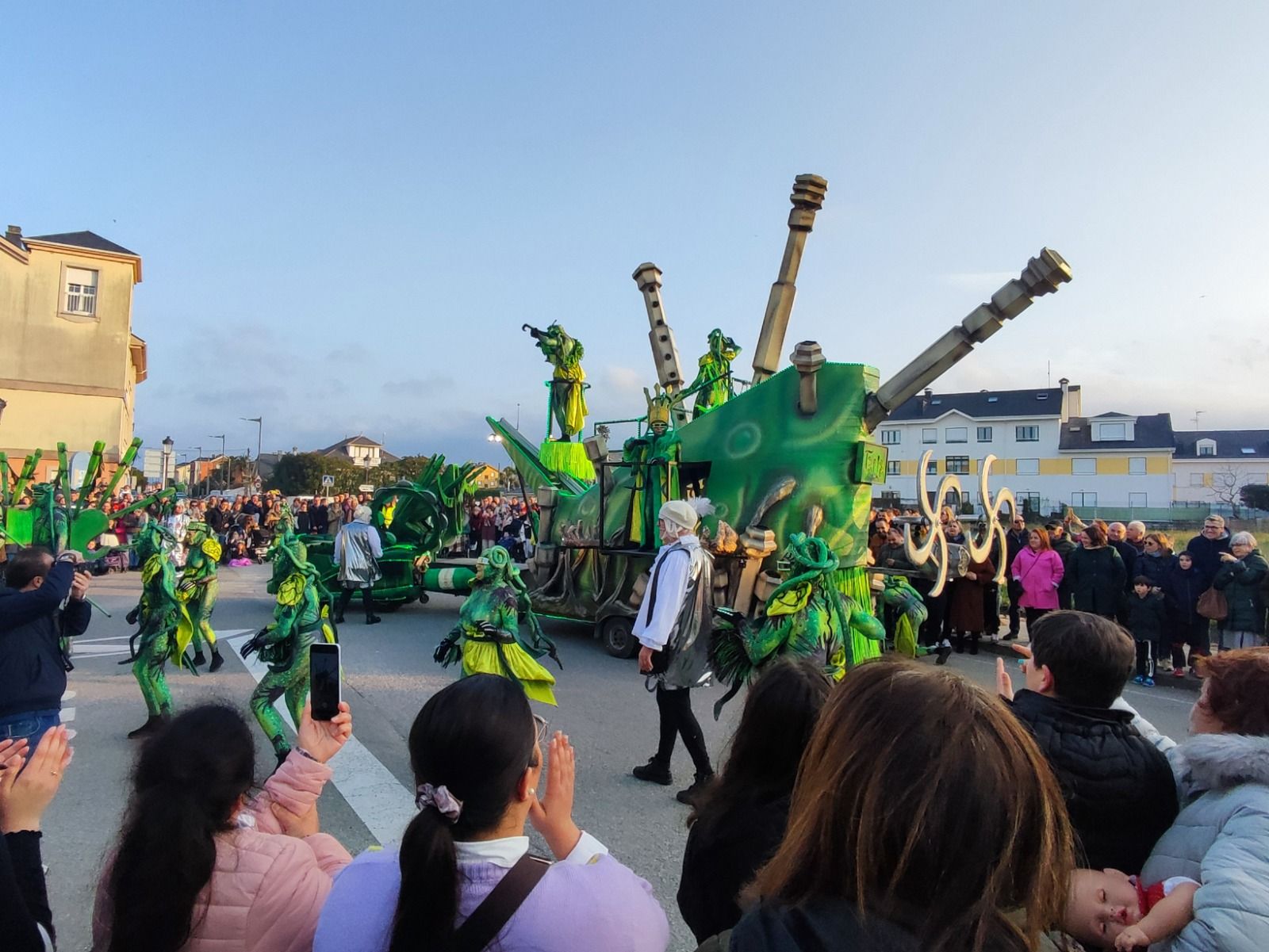 El descubrimiento de Gaitaxia en el desfile de Tapia de Casariego.