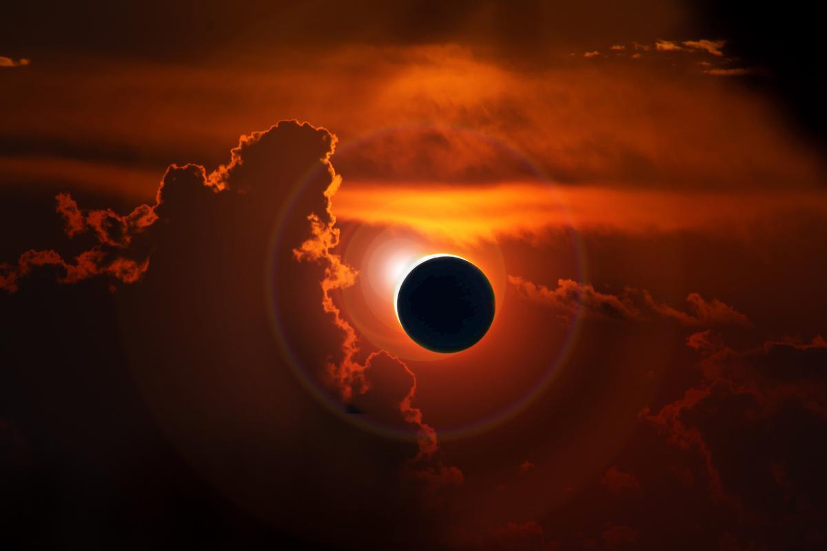 Adiós a conducir de noche por la montaña: las capitales conectadas por tren donde los mayores de 65 verán la totalidad del eclipse sin salir del centro