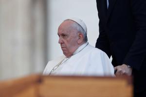 El papa Francesc obre una nova etapa, lliure de l’ombra del conservador Ratzinger