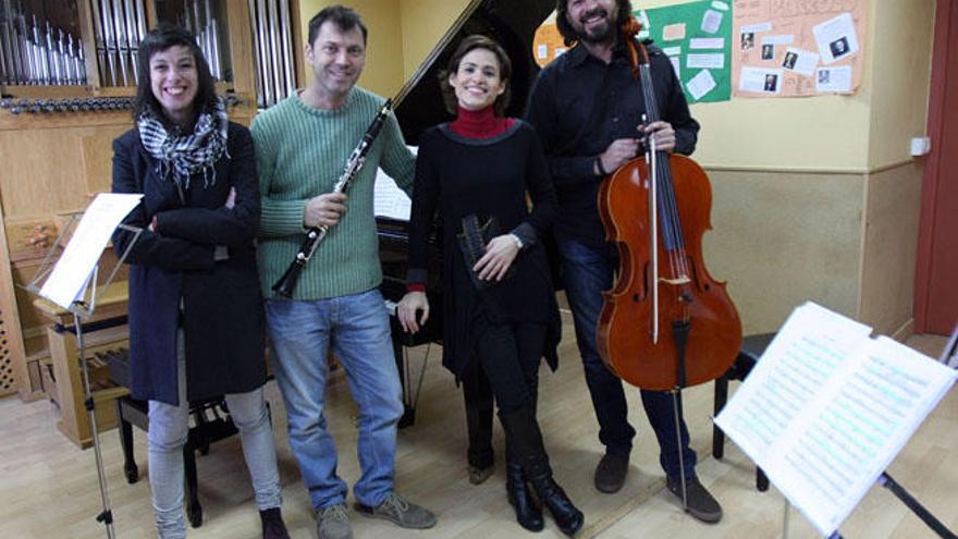 El Trío Mühlfeld y María Eloy ayer, en pleno ensayo en el Conservatorio Manuel Carra.