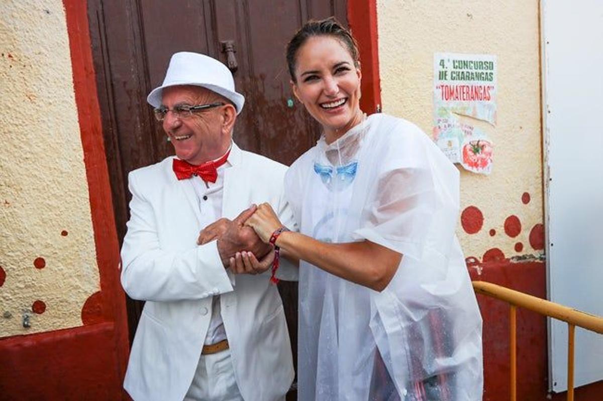 Alba Carrillo encuentra el amor en la tomatina
