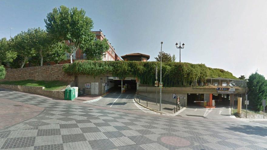 Rompió la barrera del parking de la Mota en Benavente, las cámaras lo grabaron y la Justicia le ha condenado