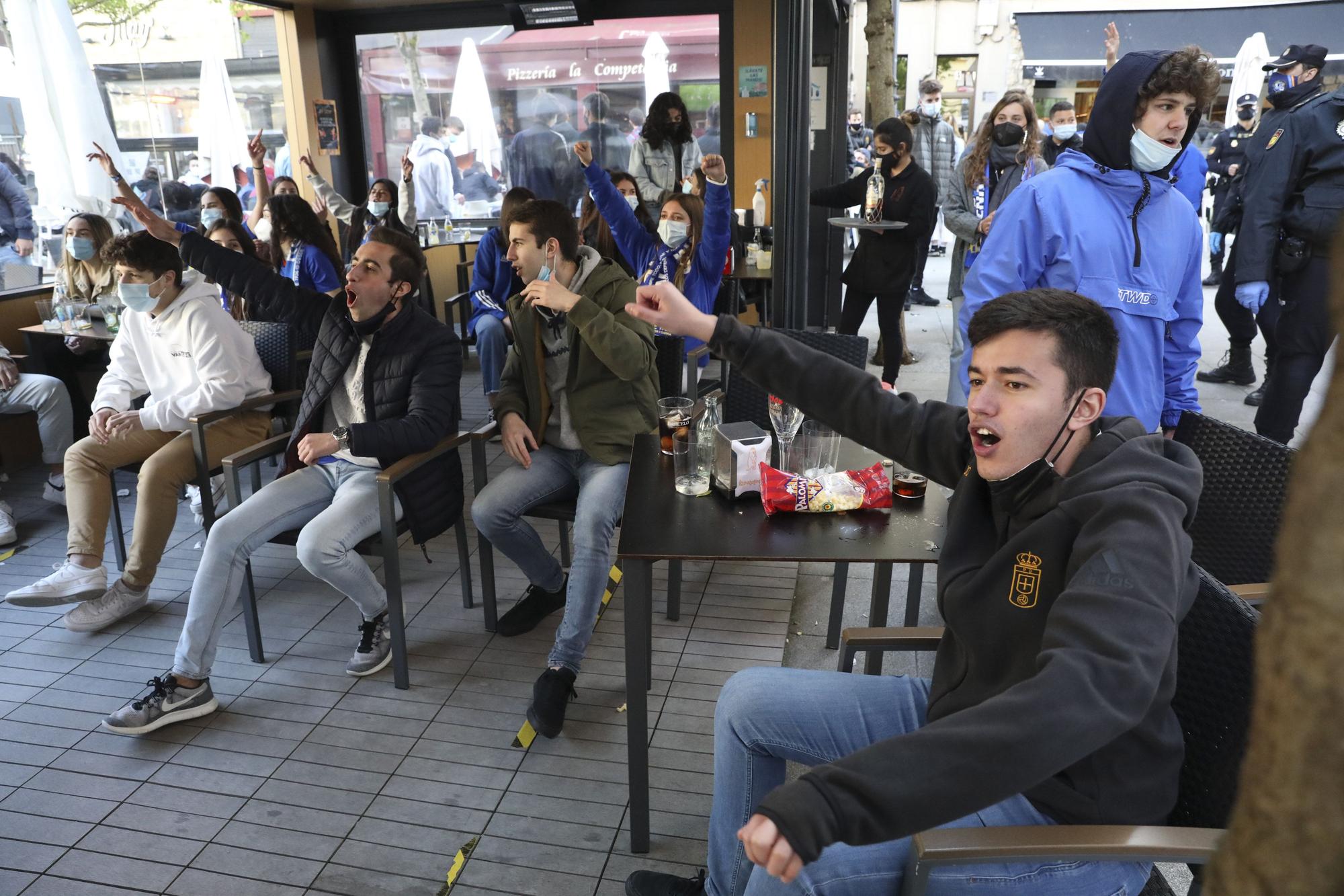 El ambiente en Oviedo durante el derbi