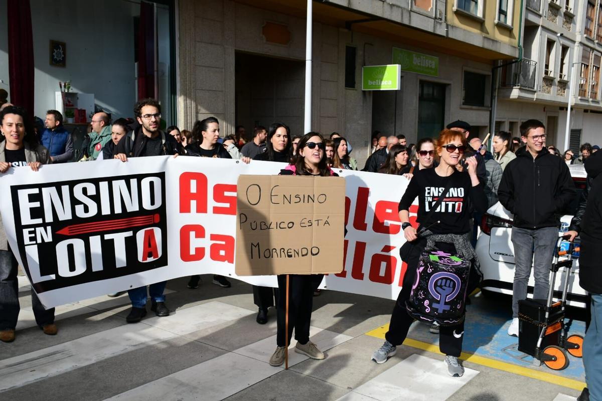 Asistentes a la movilización en Vila de Cruces.