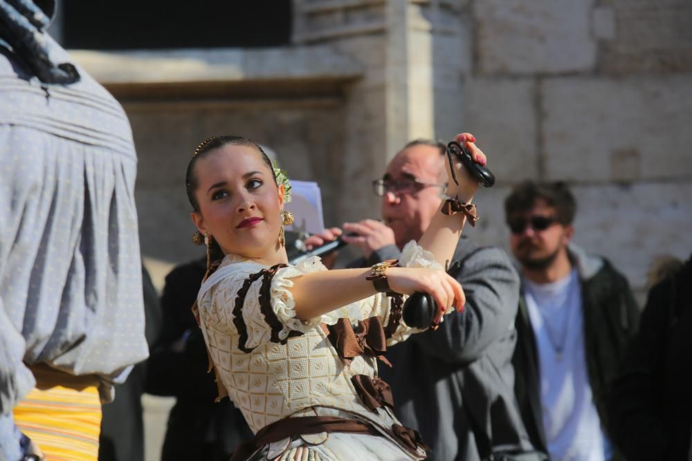 Danzas populares en el entorno de la Lonja