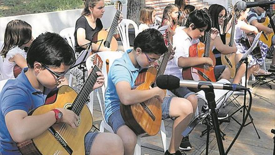 Una fiesta en El Termet cierra otra edición de la Escola de Tradicions