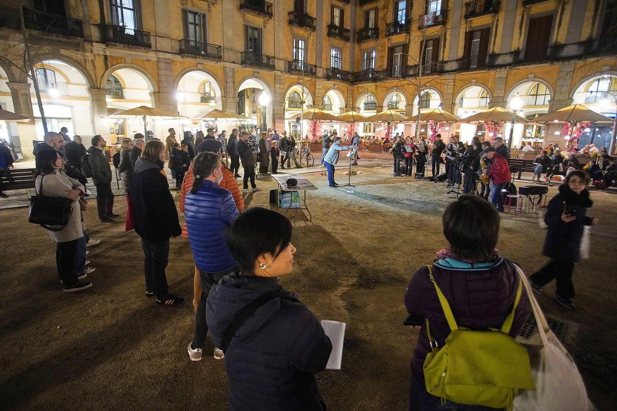 Les fotos de l'espectacle multisensorial "Cage Reload" a la plaça Independència de Girona