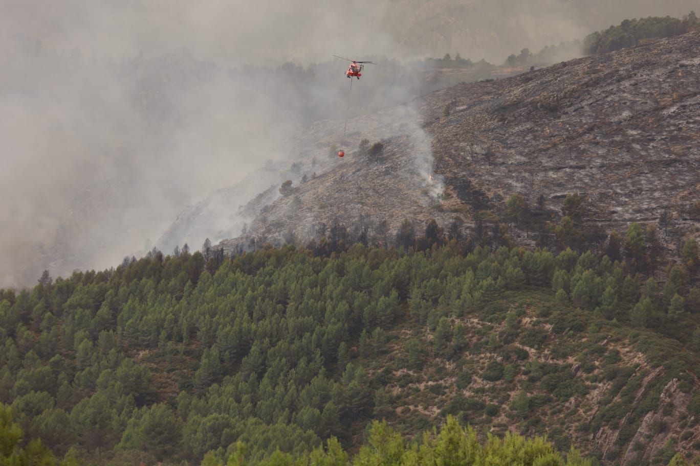 El incendio de Bejís, en imágenes