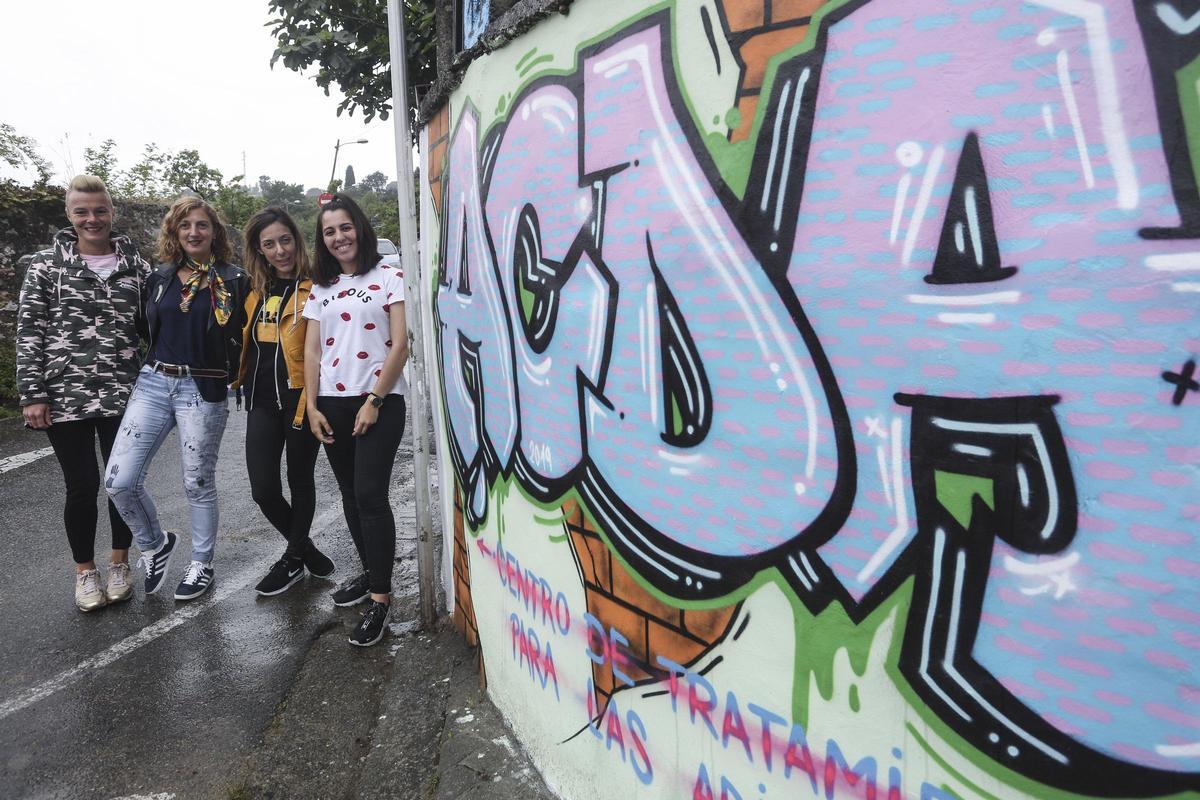 Parte del equipo de Amigos Contra la Droga, en su sede de La Magdalena.