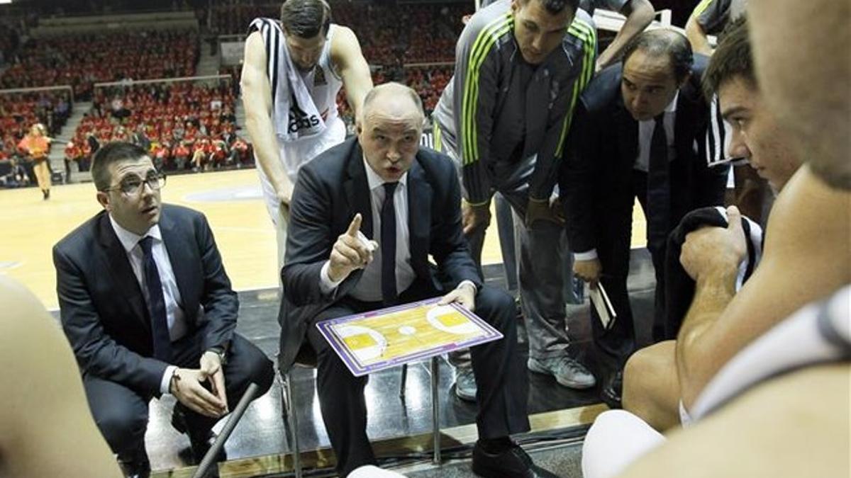 Pablo Laso, dando indicaciones a su equipo durante un partido de la Euroliga