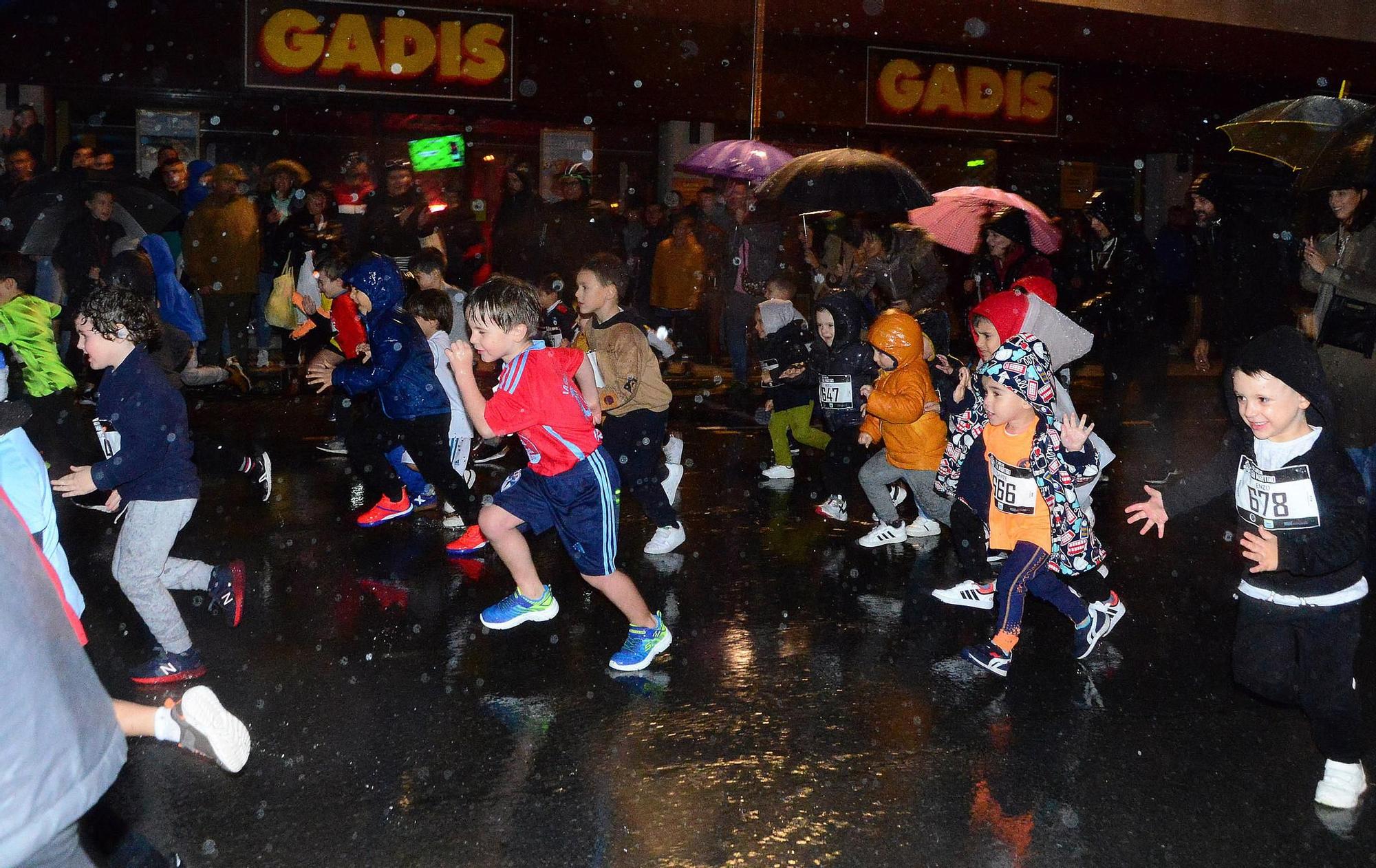 La XXVI Carreira San Martiño de Bueu, contra la lluvia y el viento