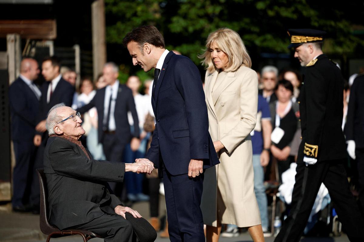 Macron recuerda en Caen a 73 prisioneros asesinados por los nazis tras el Desembarco
