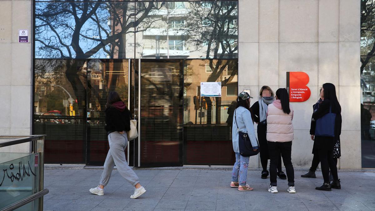 BARCELONA 04/03/2020 Barcelona. SAIER Servei d’Atenció a Immigrants, Emigrants i Refugiats en la Calle Tarragona FOTO de ELISE