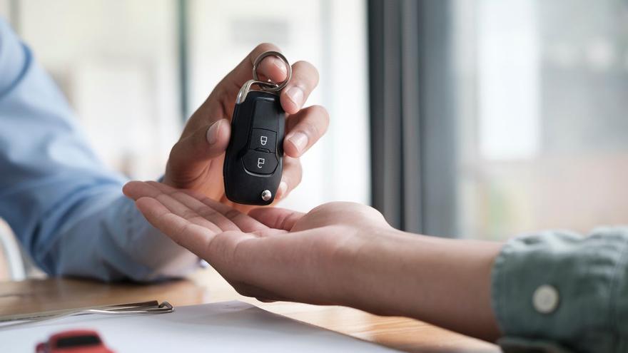 ¡Alerta, conductores! La DGT impone un nuevo trámite para prestar tu vehículo