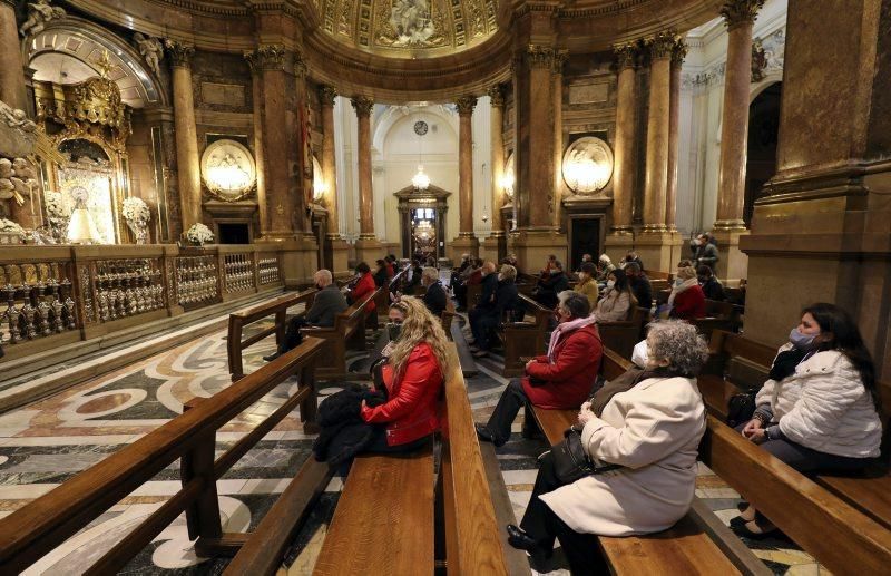 La basílica del Pilar recibe a los zaragozanos con aforo reducido y medidas de seguridad