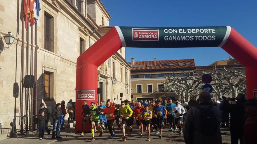 Salida de la carrera en la plaza de Viriato