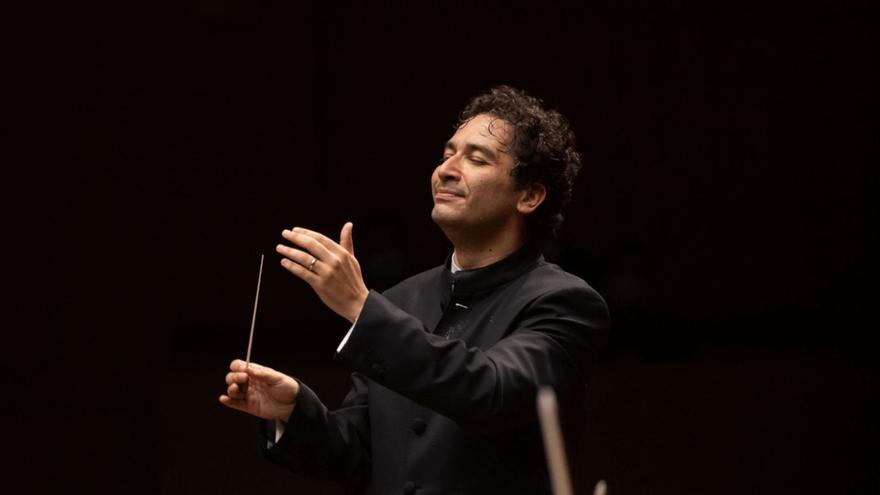 Andrés Orozco-Estrada dirige a Chamber Orchestra of Europe