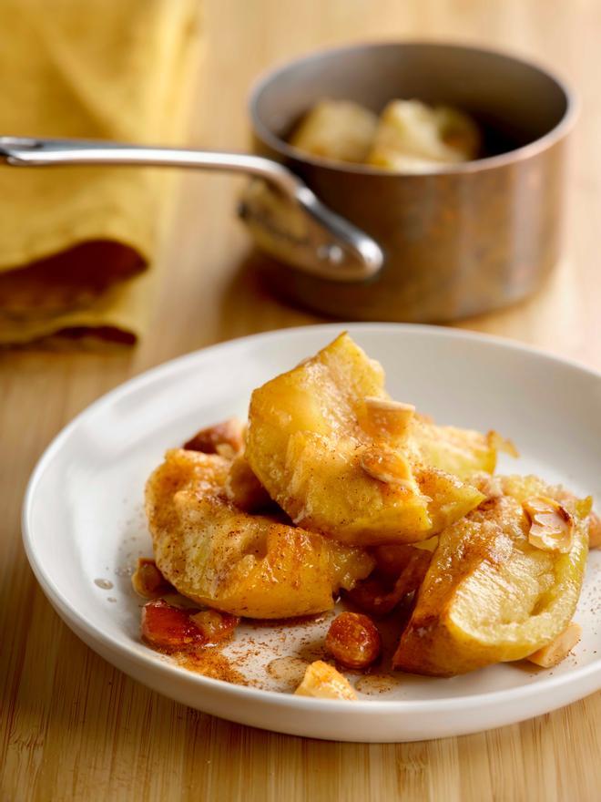 Manzana Golden al horno con canela y avellanas